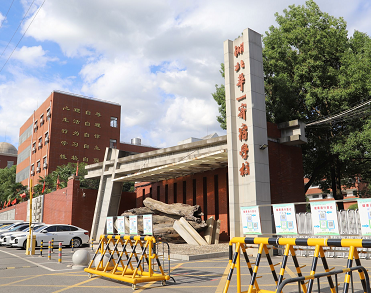 湖北华一寄宿学校